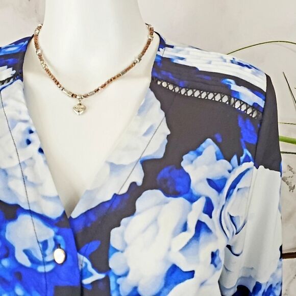 Calvin Klein gorgeous bell sleeve button front top - Picture 8 of 10